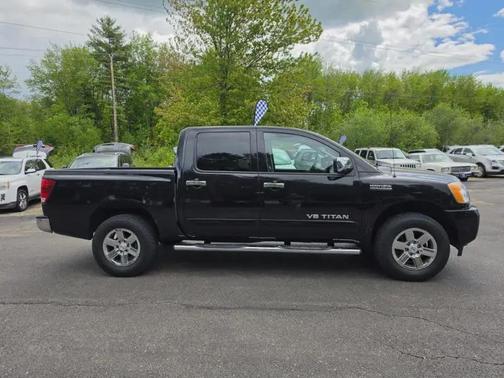 Black 2014 Nissan Titan SV