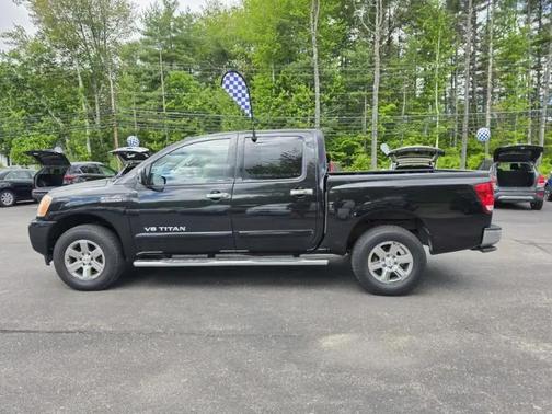 Black 2014 Nissan Titan SV