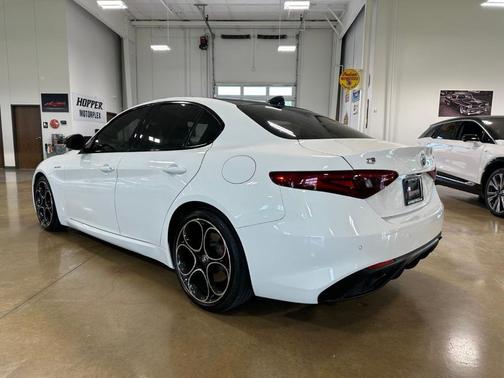 Alfa White 2023 Alfa Romeo Giulia Veloce