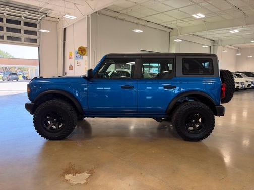 Blue Metallic 2021 Ford Bronco Base