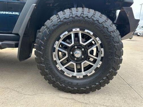 Black Clearcoat 2016 Jeep Wrangler Rubicon