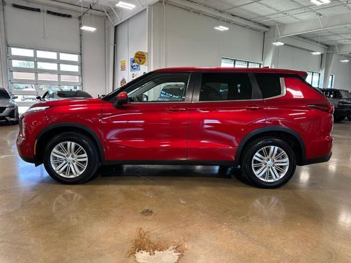 2024 Mitsubishi Outlander ES