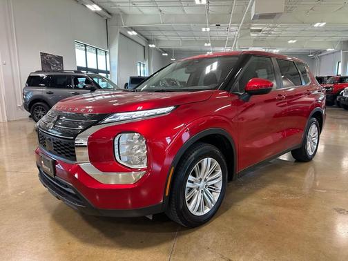 2024 Mitsubishi Outlander ES