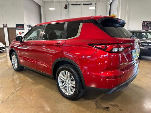 2024 Mitsubishi Outlander ES