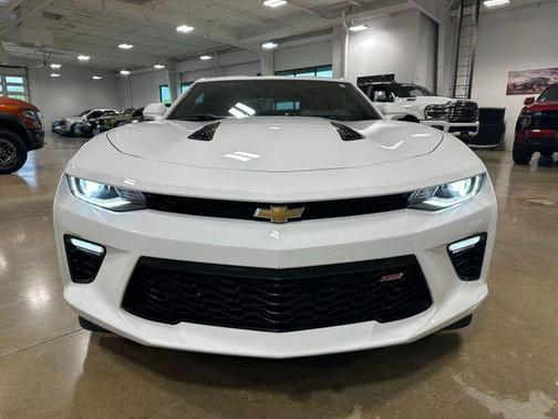 Summit White 2018 Chevrolet Camaro 1SS