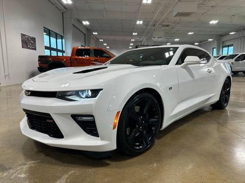 Summit White 2018 Chevrolet Camaro 1SS