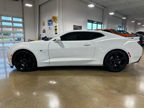 Summit White 2018 Chevrolet Camaro 1SS