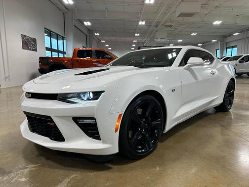 Summit White 2018 Chevrolet Camaro 1SS