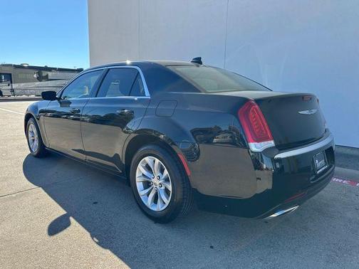 2022 Chrysler 300 Touring