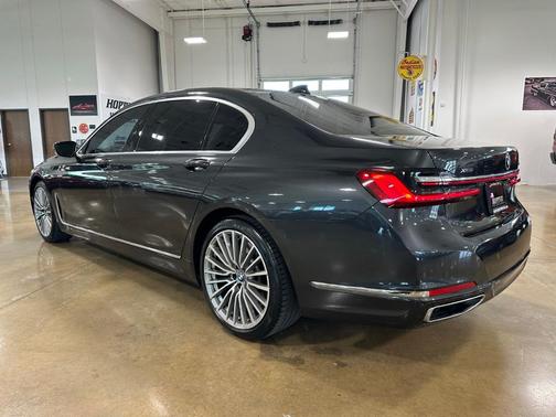Dark Graphite Metallic 2022 BMW 750 i xDrive