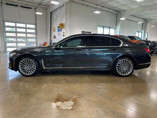 Dark Graphite Metallic 2022 BMW 750 i xDrive