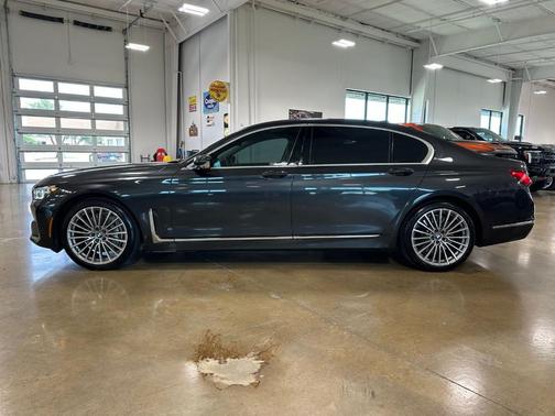 Dark Graphite Metallic 2022 BMW 750 i xDrive