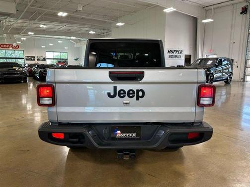 2022 Jeep Gladiator Sport