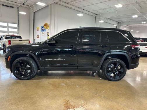 Diamond Black 2025 Jeep Grand Cherokee Limited