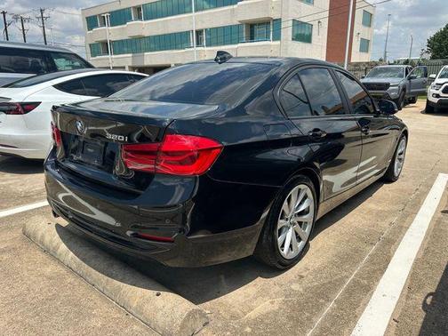 Jet Black 2018 BMW 320 i