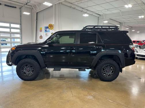 Midnight Black Metallic 2018 Toyota 4Runner Sport
