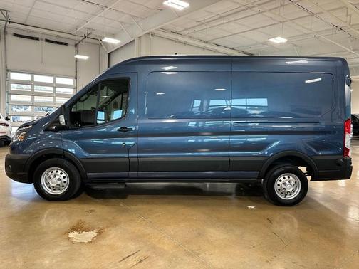 2024 Ford Transit-250 148 WB Medium Roof Cargo