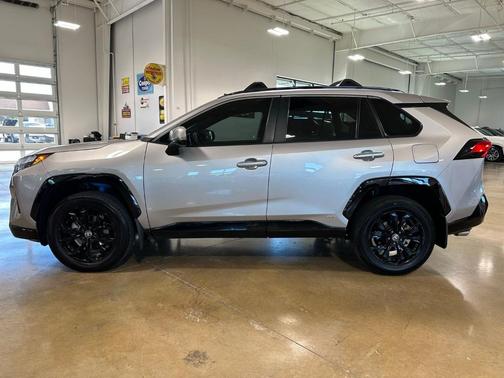 2023 Toyota RAV4 Hybrid SE