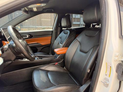 Bright White Clearcoat 2024 Jeep Compass Limited