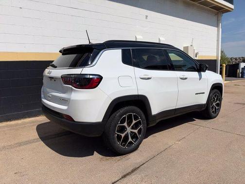 Bright White Clearcoat 2024 Jeep Compass Limited