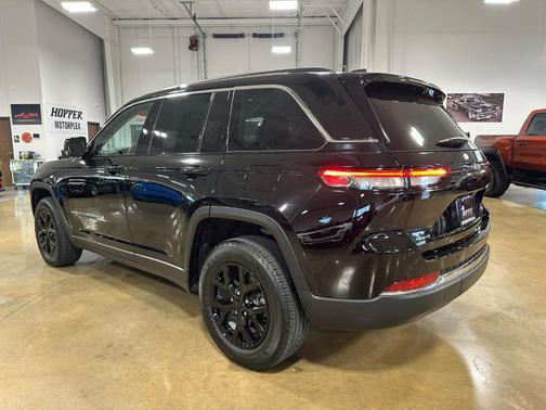 Diamond Black 2023 Jeep Grand Cherokee Limited