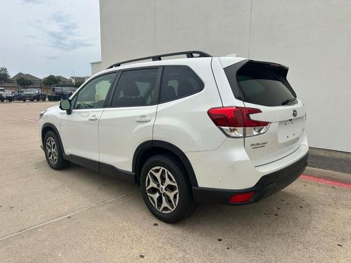 Crystal White Pearl 2023 Subaru Forester Premium