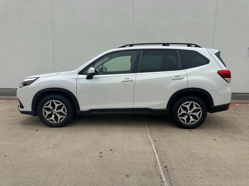 Crystal White Pearl 2023 Subaru Forester Premium