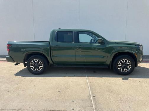 2022 Nissan Frontier SV