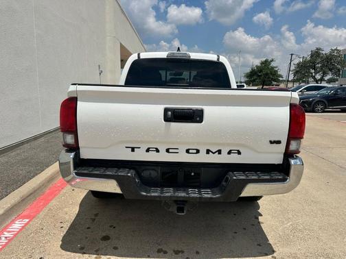 White 2022 Toyota Tacoma SR5