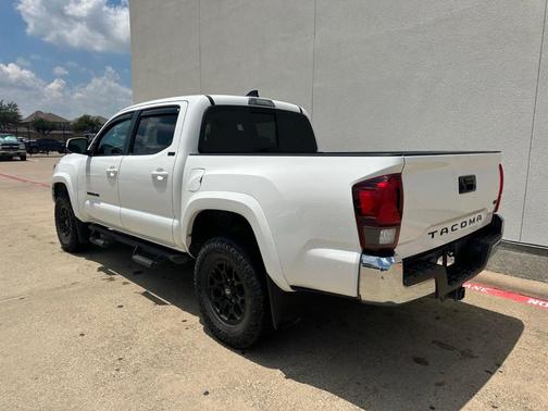 White 2022 Toyota Tacoma SR5