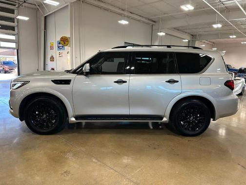 2022 INFINITI QX80 Luxe