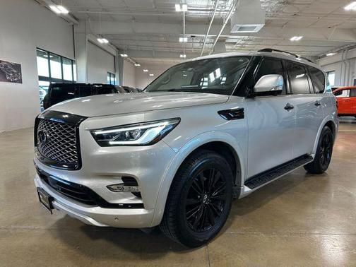 2022 INFINITI QX80 Luxe