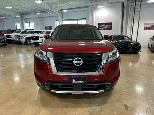 2022 Nissan Pathfinder SL