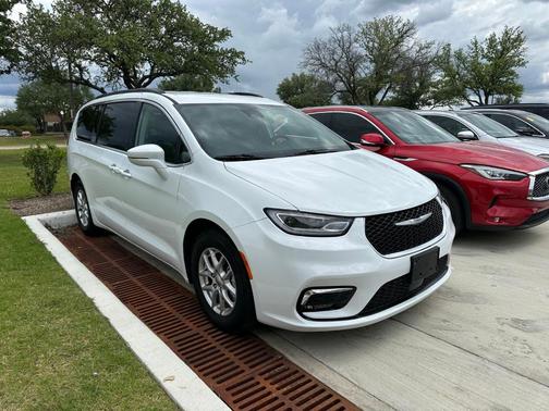 2022 Chrysler Pacifica Touring-L