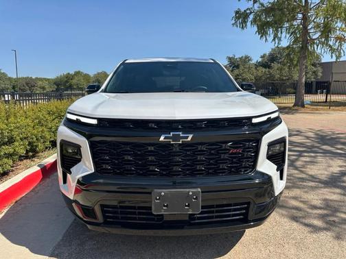 Iridescent Pearl Tricoat 2024 Chevrolet Traverse RS