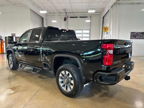 2024 Chevrolet Silverado 2500 Custom