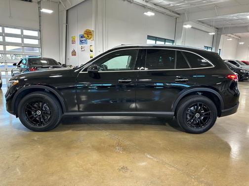 2025 Mercedes-Benz GLC 300 Base