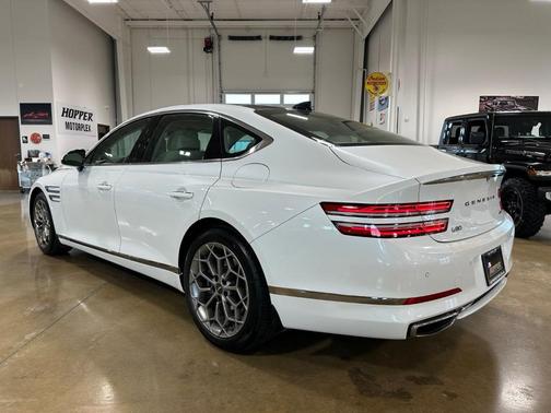 Uyuni White 2023 Genesis G80 2.5T