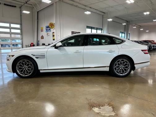 Uyuni White 2023 Genesis G80 2.5T