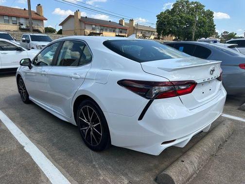 Ice 2023 Toyota Camry SE