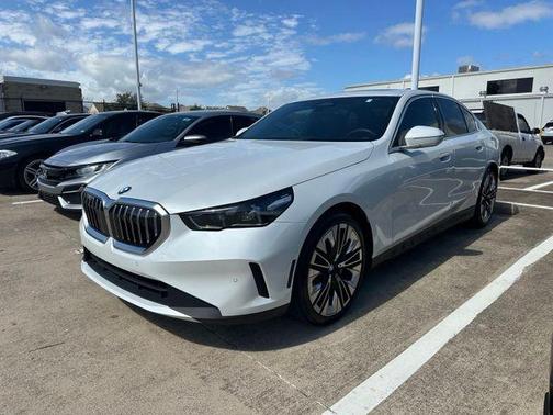 Mineral White Metallic 2024 BMW 530 i