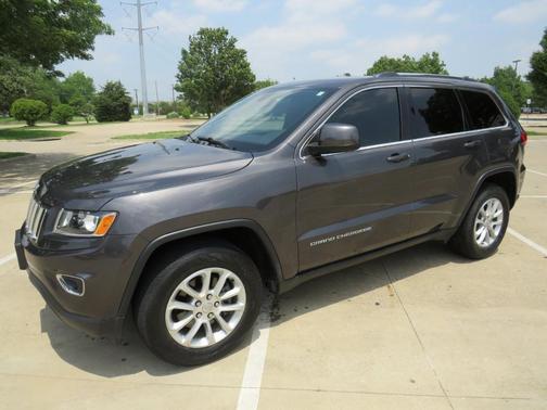 Photo 3 of 8 of 2015 Jeep Grand Cherokee Laredo