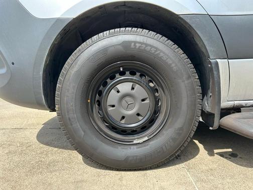 2024 Mercedes-Benz Sprinter 2500 144 WB Standard Roof Passenger