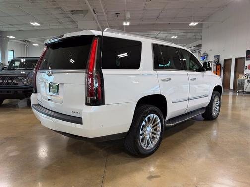 Crystal White Tri-Coat 2019 Cadillac Escalade Standard