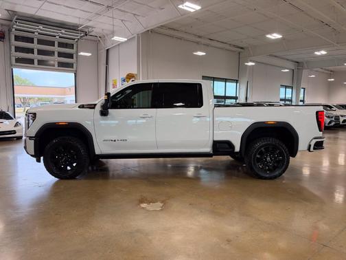 Summit White 2024 GMC Sierra 2500 AT4