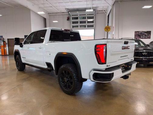Summit White 2024 GMC Sierra 2500 AT4