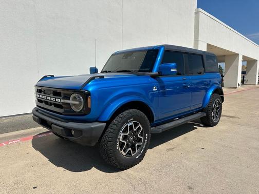 Blue Metallic 2021 Ford Bronco Outer Banks