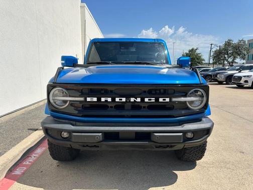 Blue Metallic 2021 Ford Bronco Outer Banks