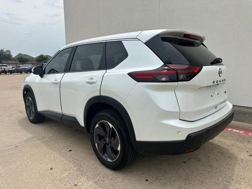 Everest White P 2024 Nissan Rogue SV