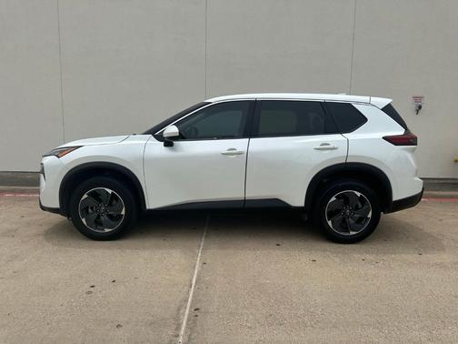 Everest White P 2024 Nissan Rogue SV